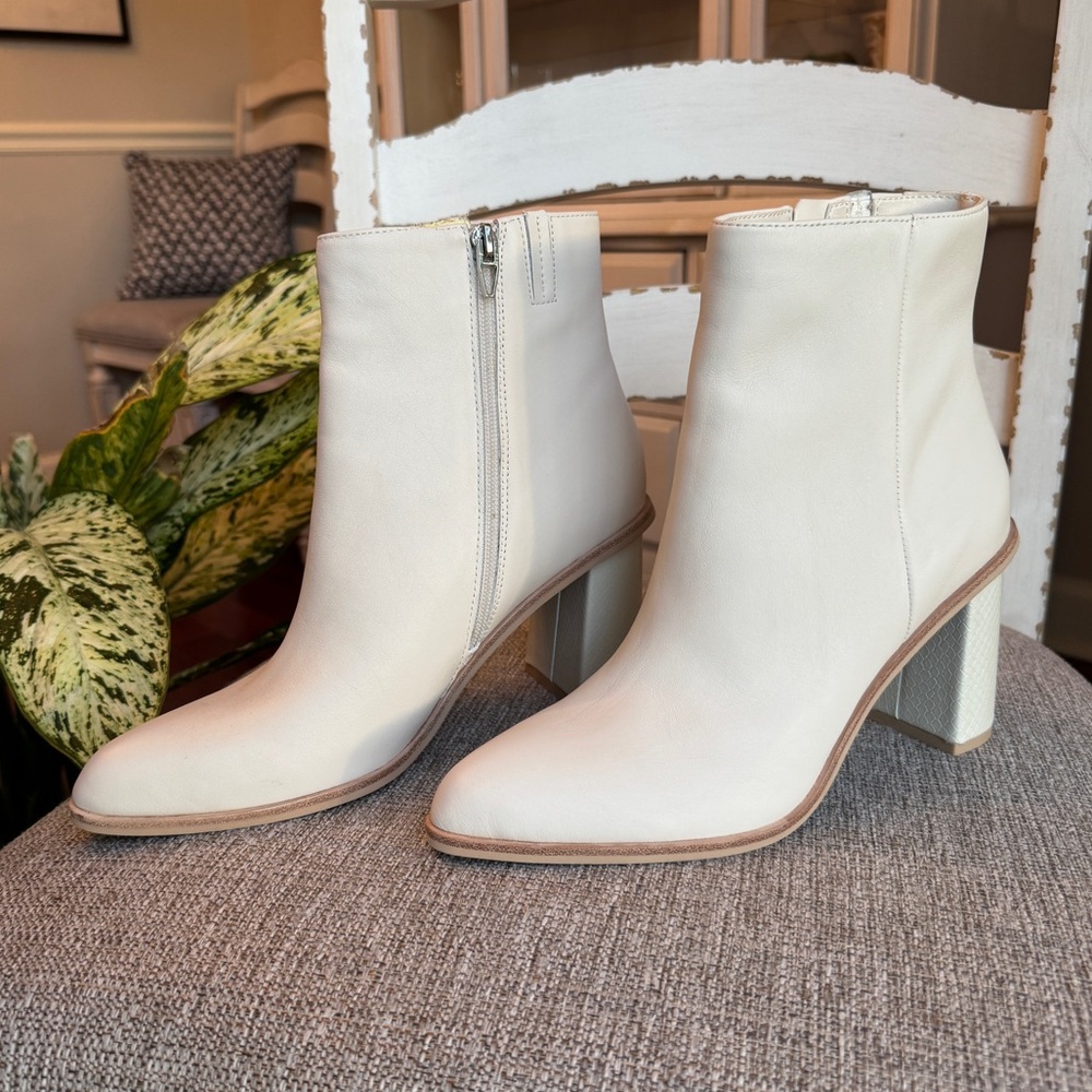 NWOB Dolce Vita Timone Ivory Ankle Boots